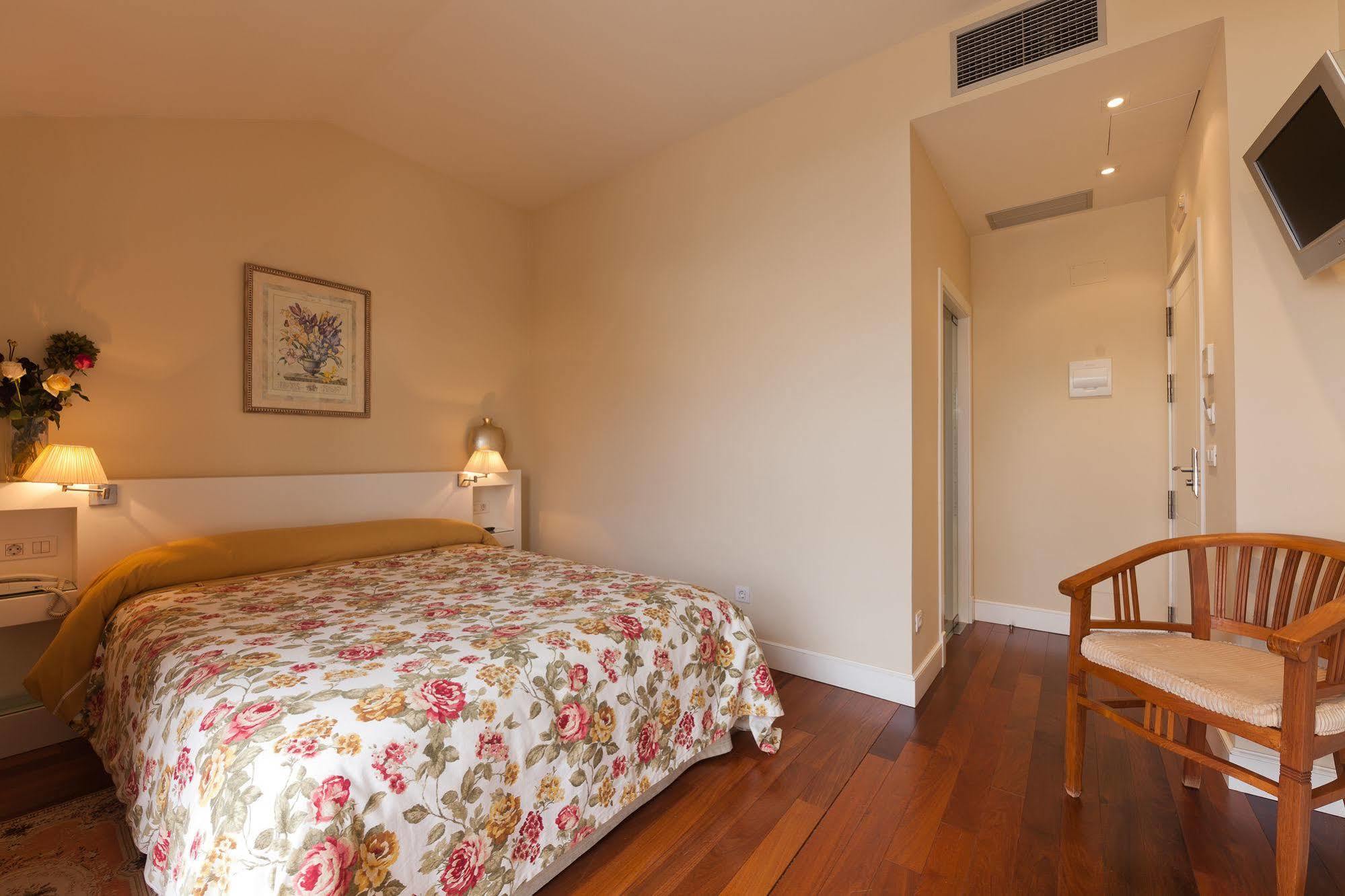 Hotel Puerta Gamboa Vigo Bagian luar foto